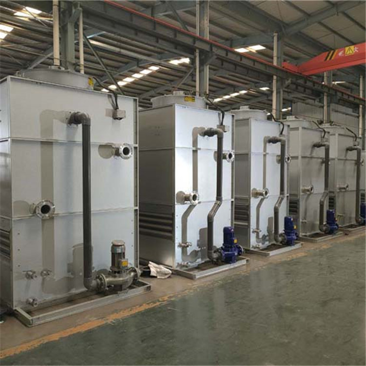 閉式冷卻塔的安裝現(xiàn)場